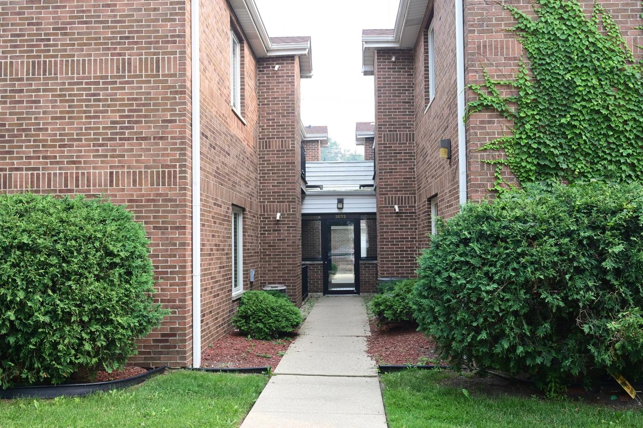 5805 W Eddy St. #1D, Chicago, IL 60634