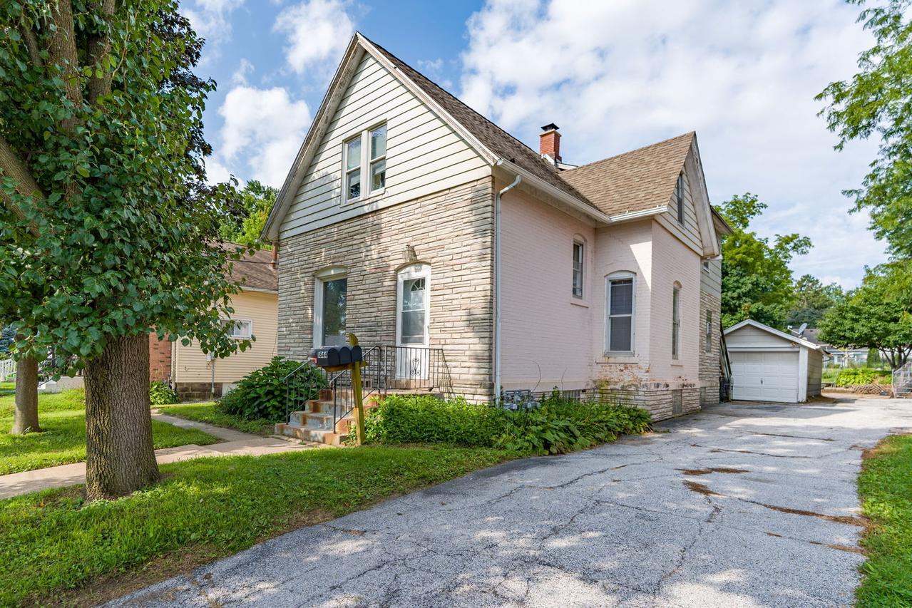 1844 23rd St., Rock Island, IL 61201