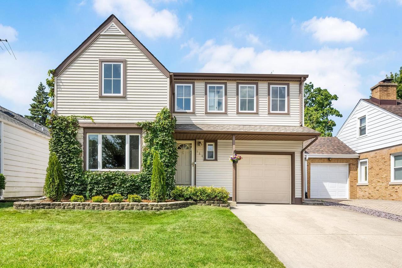 134 N 8th Ave., Des Plaines, IL 60016
