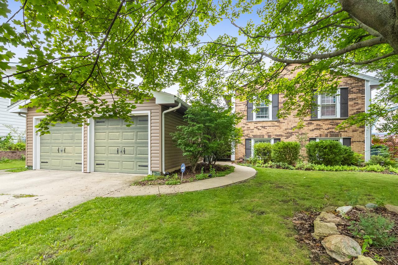 148 Newport Dr., Bolingbrook, IL 60440