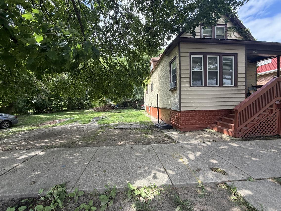 8218 S Manistee Ave., Chicago, IL 60617