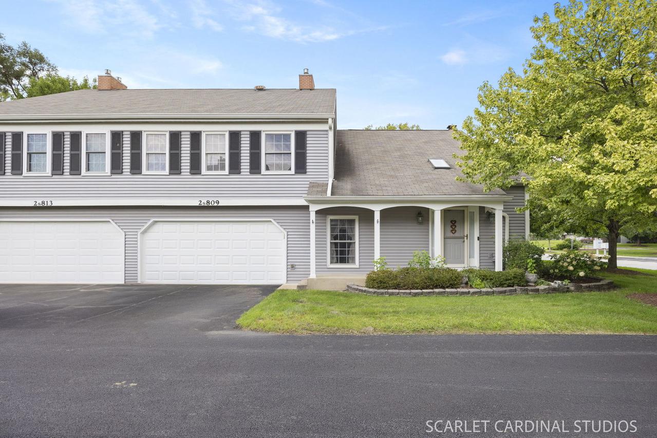 2S809 Grove Ln., Warrenville, IL 60555