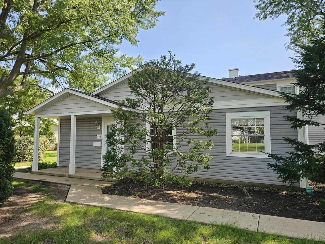592 Lotus Ct. #114-A, Wheeling, IL 60090