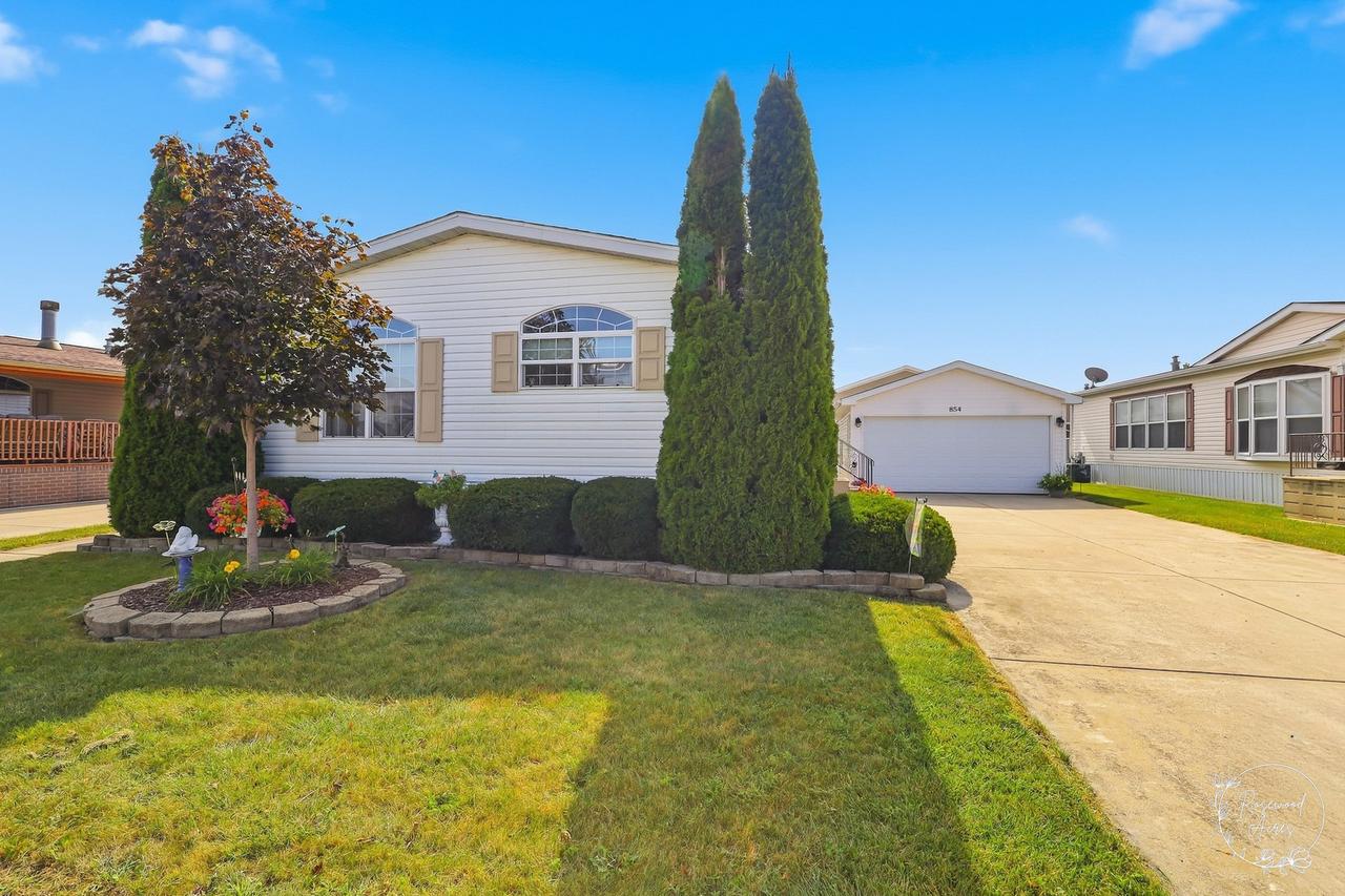854 Aspen Dr., Manteno, IL 60950