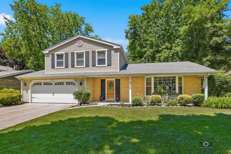 619 E Bauer Rd., Naperville, IL 60563