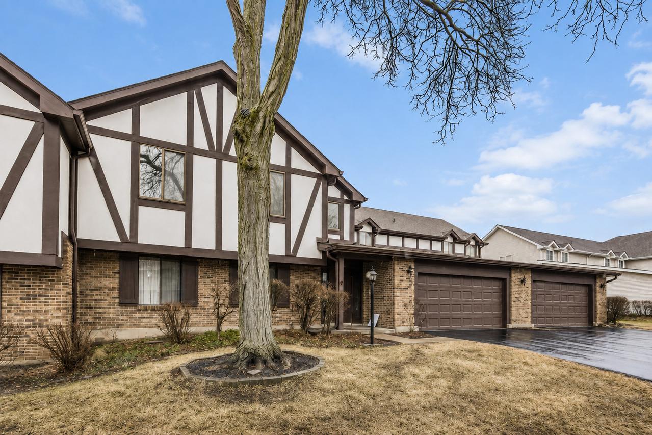 372 Springlake Ln. #C, Aurora, IL 60504
