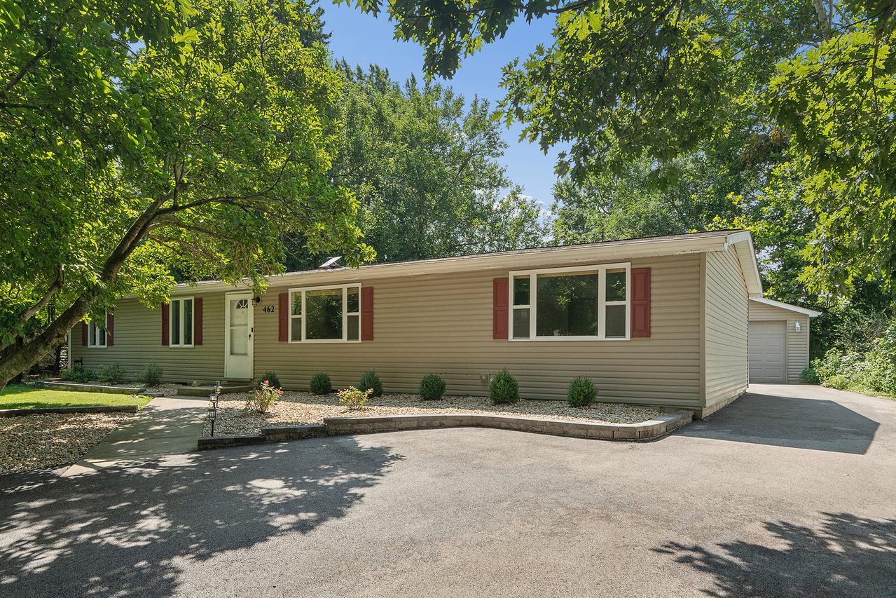 462 Old Hickory Rd., New Lenox, IL 60451