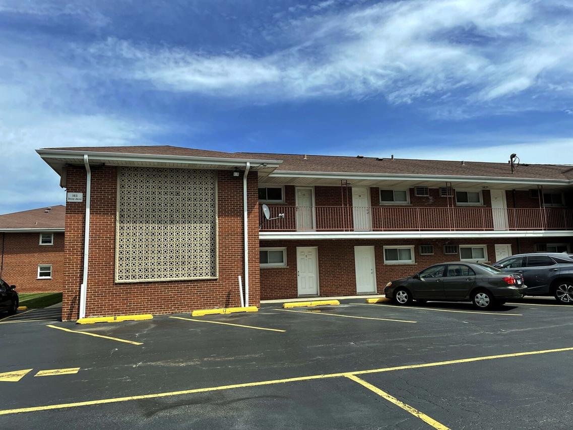 165 Dover Dr. #18, Des Plaines, IL 60018