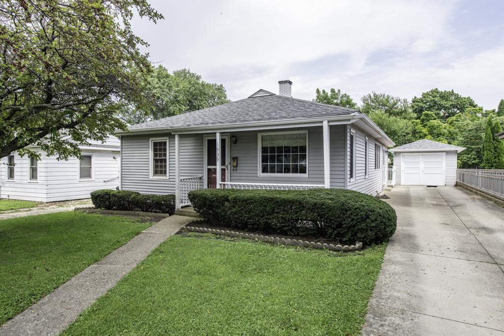 1939 Chestnut St., Waukegan, IL 60087