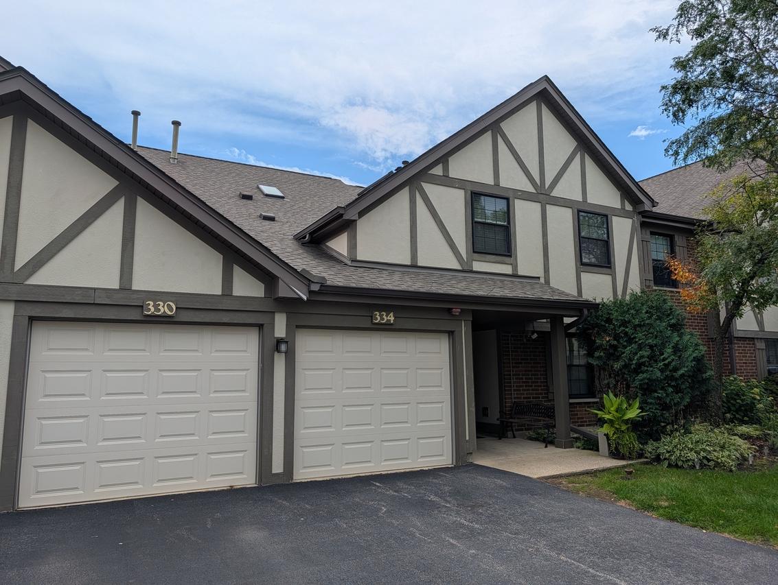 332 Essex Ct. #4, Wood Dale, IL 60191