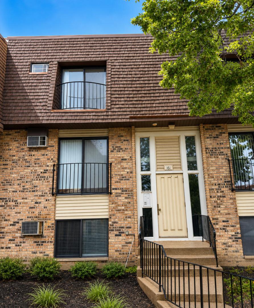 161 N Waters Edge Dr. #301, Glendale Heights, IL 60139