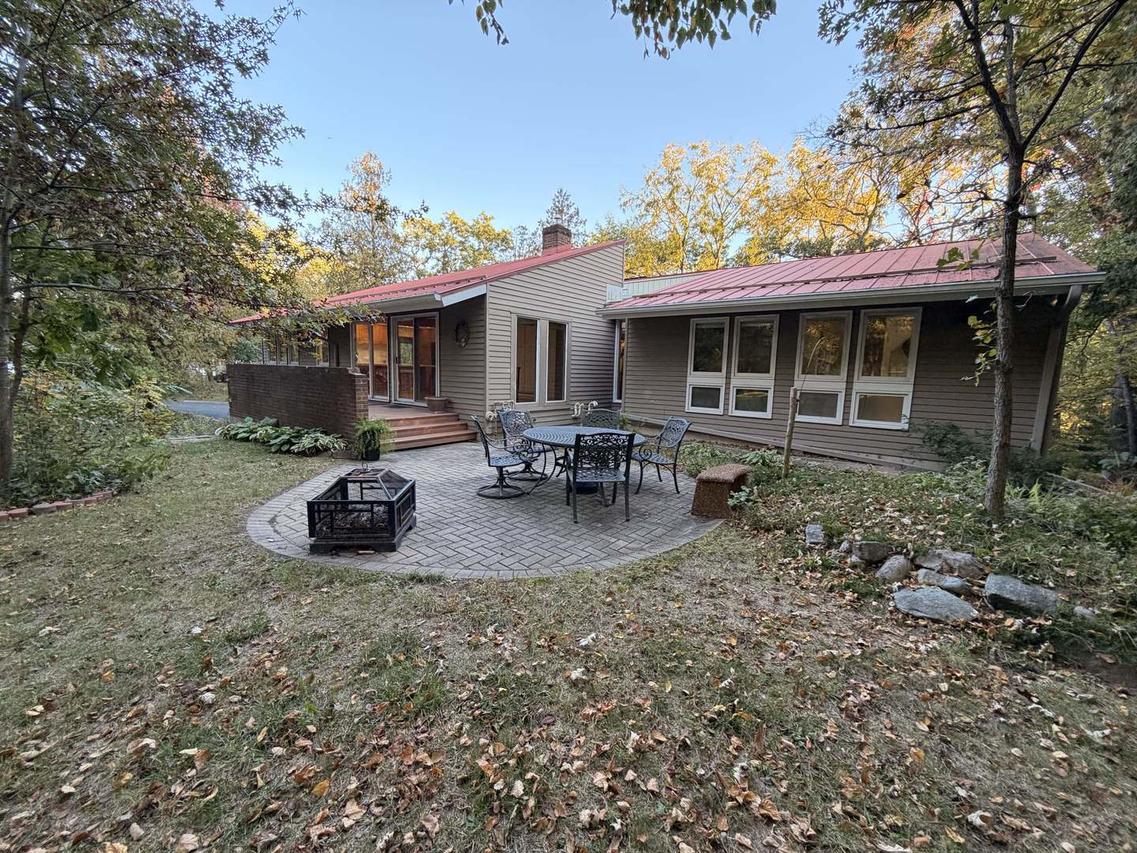 1545 W Demeter Dr., Freeport, IL 61032