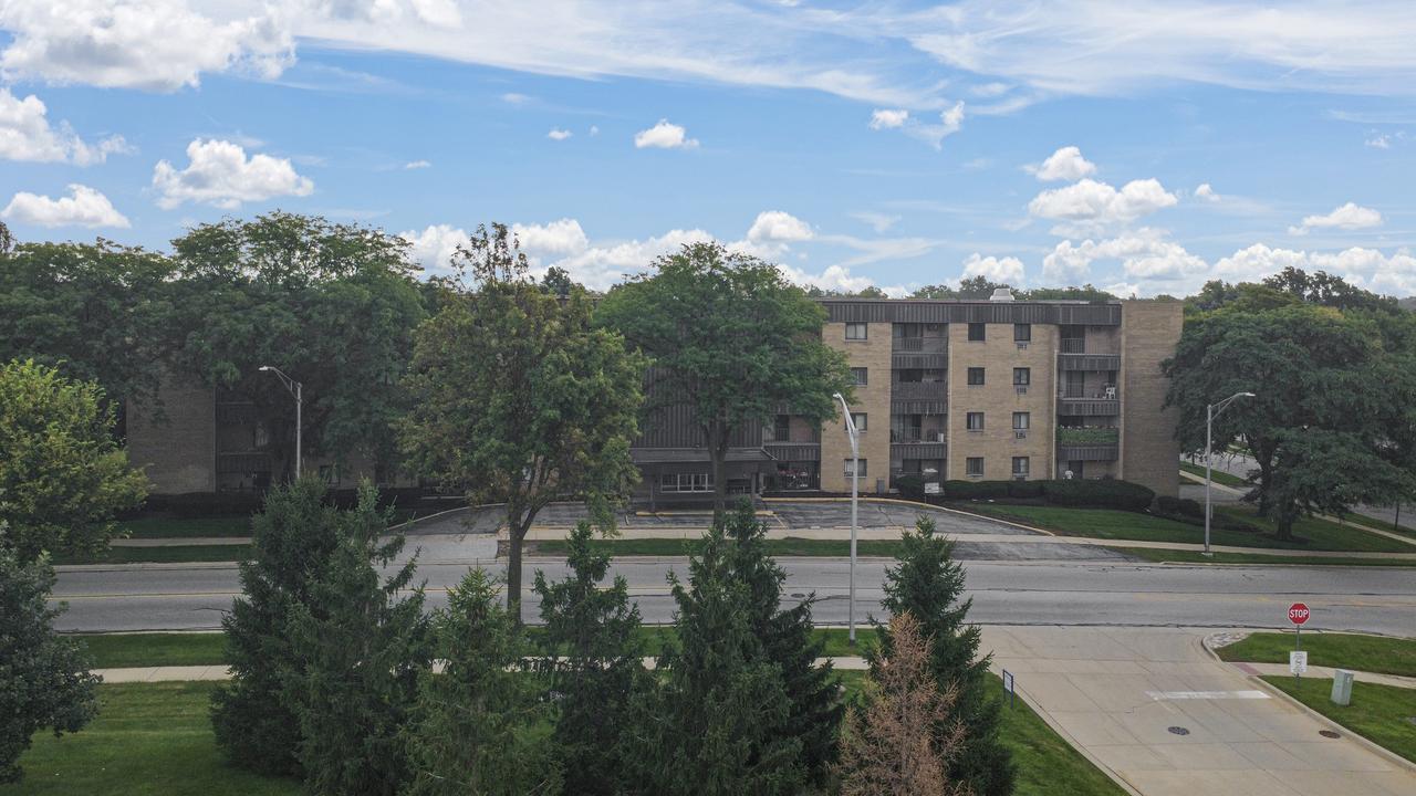 1133 S Finley Rd. #402, Lombard, IL 60148