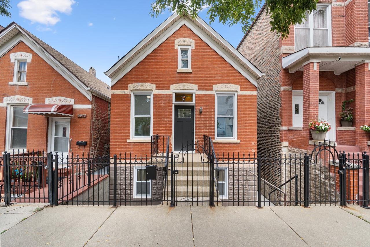 2042 W Coulter St., Chicago, IL 60608