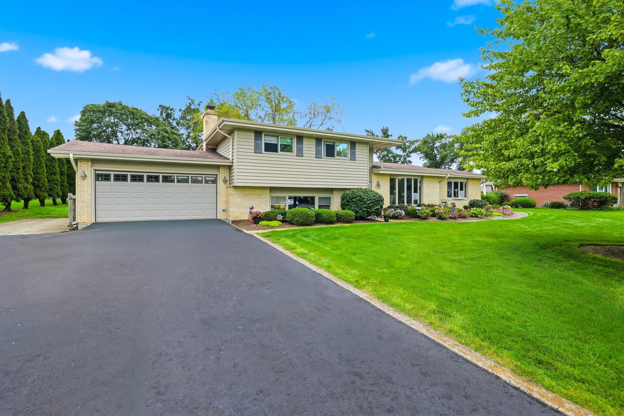 22W375 Walnut Ave., Medinah, IL 60157