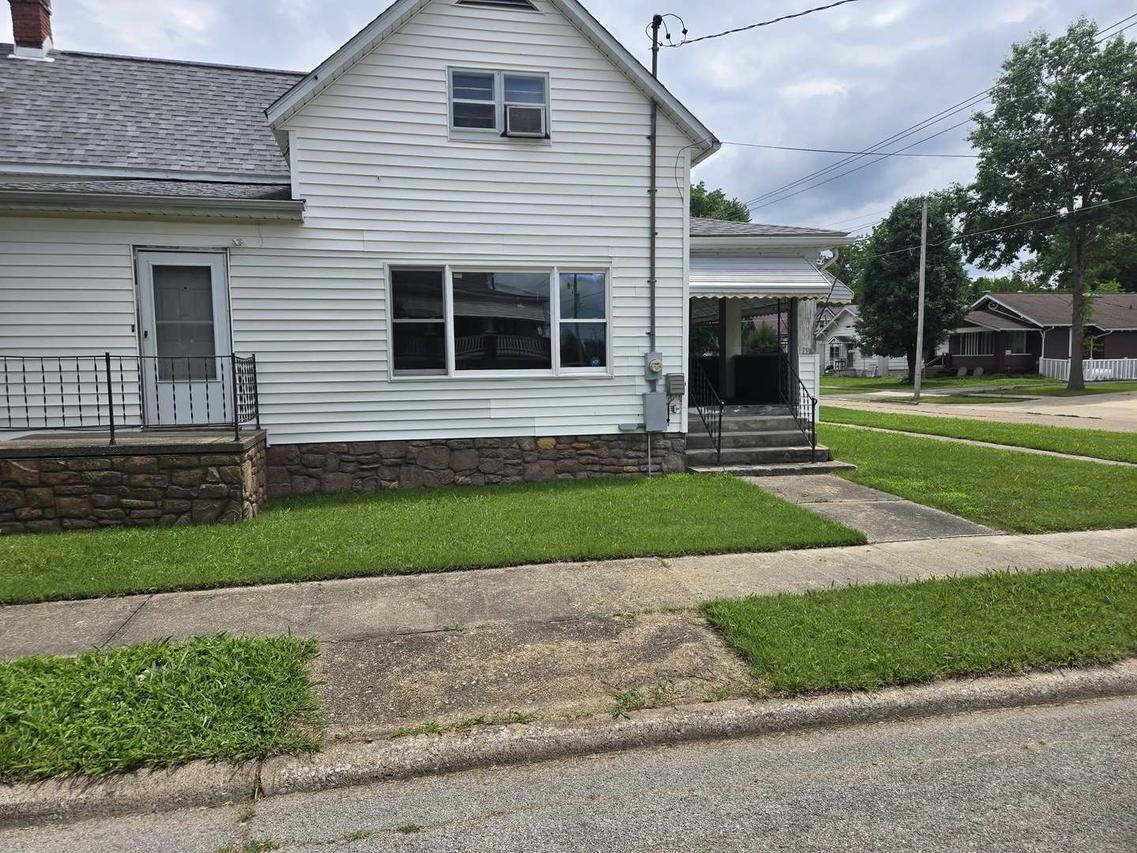 128 W Homer Ave., Harrisburg, IL 62946