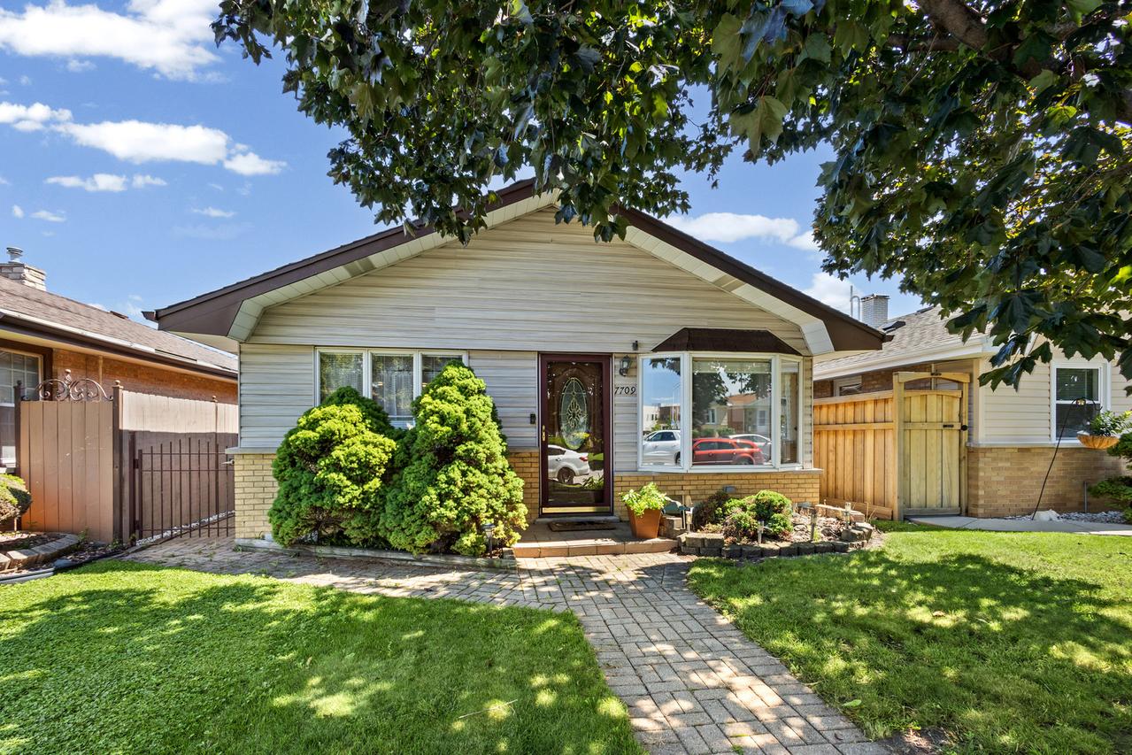 7709 Long Ave., Burbank, IL 60459