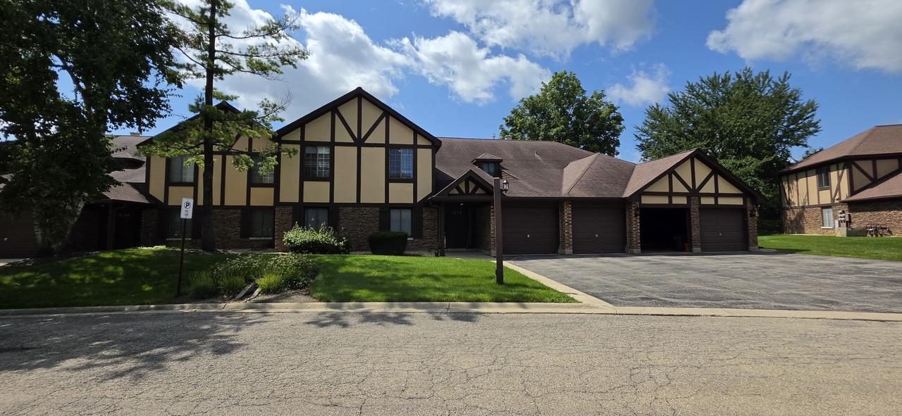 1758 Plymouth Ct. #C, Wheaton, IL 60189