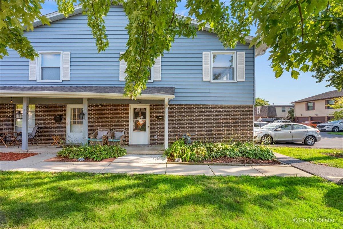 764 Gloucester Dr., Elk Grove Village, IL 60007