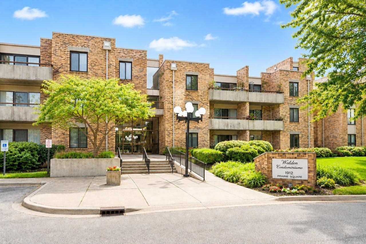 1912 Prairie Sq. #120A, Schaumburg, IL 60173