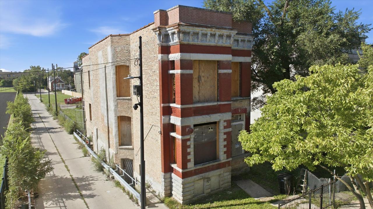 3311 W Monroe St., Chicago, IL 60624