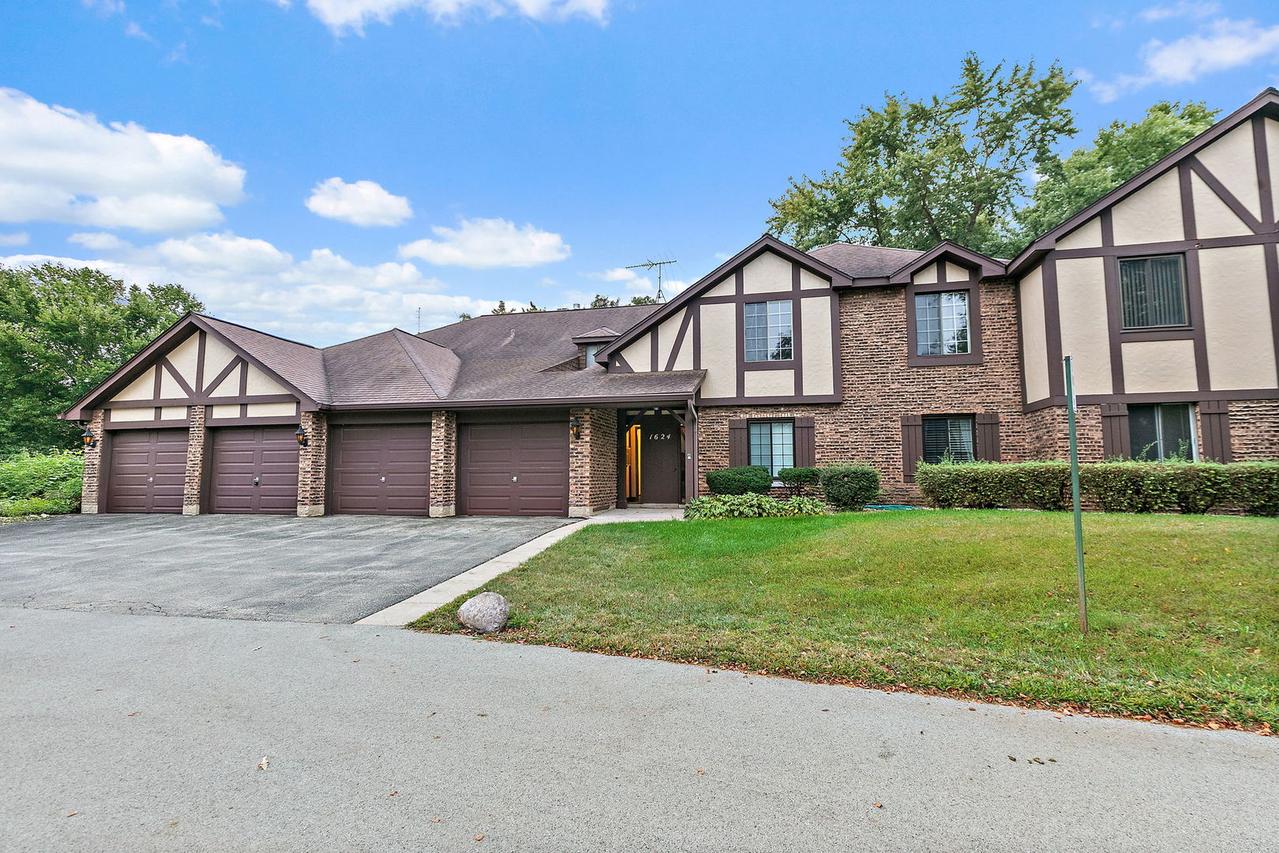1624 Salisbury Ct. #C, Wheaton, IL 60189