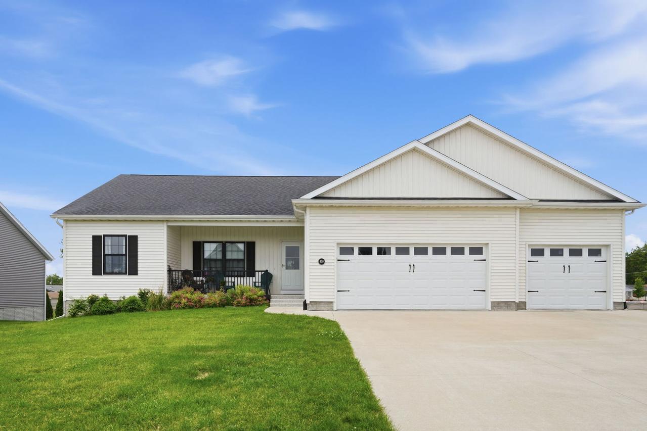 909 14th St., Rapids City, IL 61278