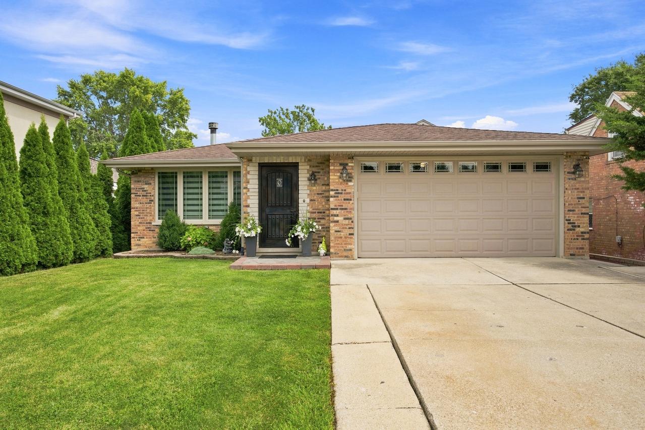 9307 S 81st Ct., Hickory Hills, IL 60457