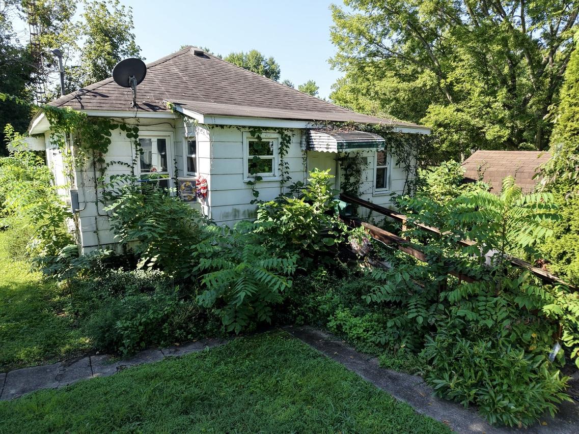 201 W 8th St., West Frankfort, IL 62896