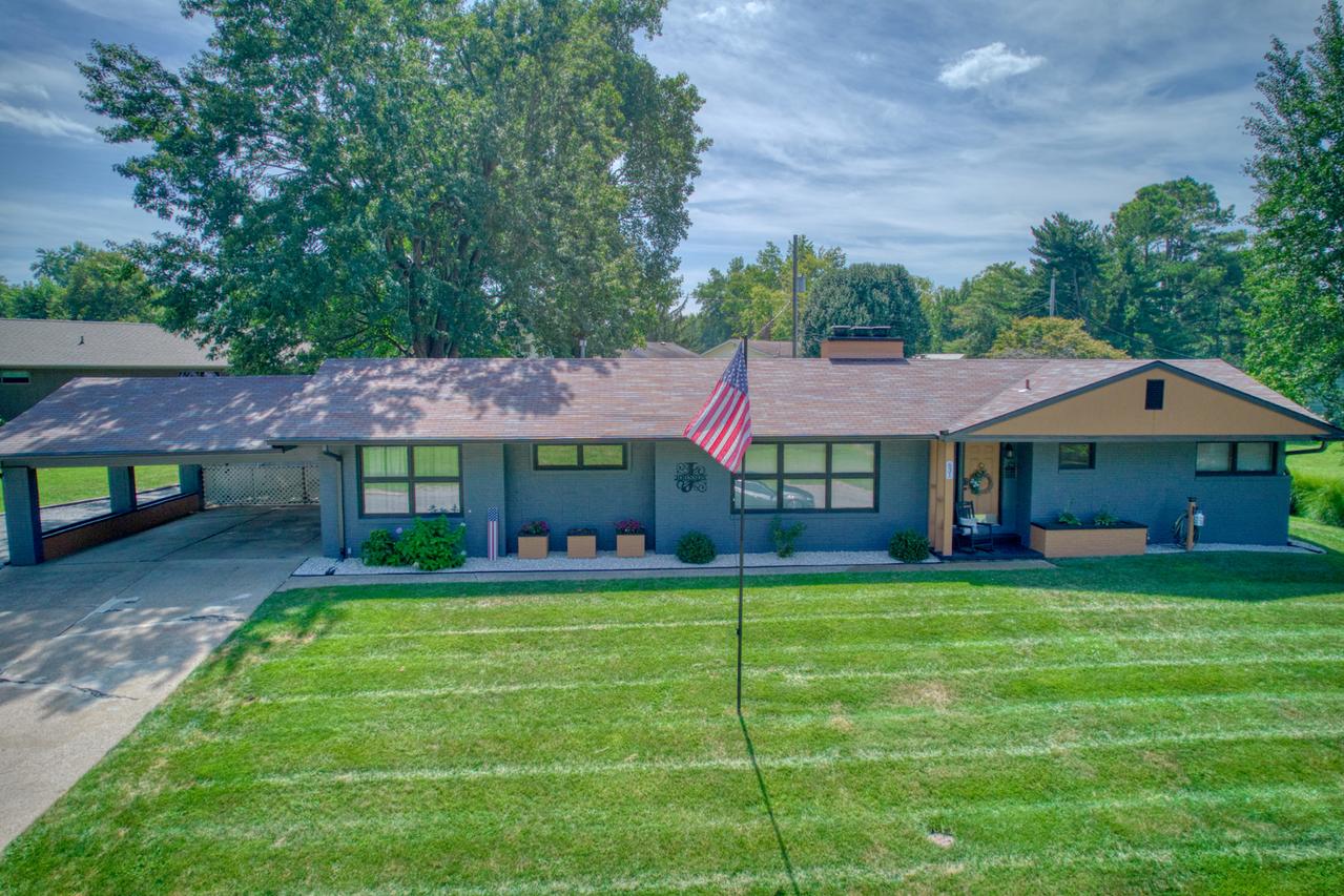 631 Indian Hill Dr., Herrin, IL 62948