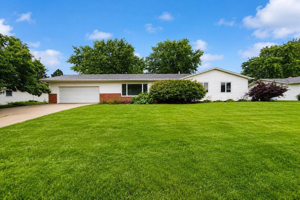 551 Lake Dr., Woodhull, IL 61490