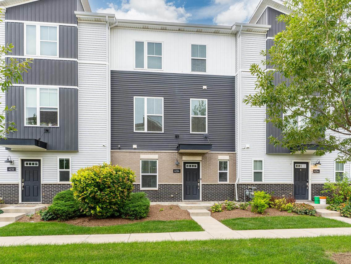 4154 Irving Rd., Aurora, IL 60504