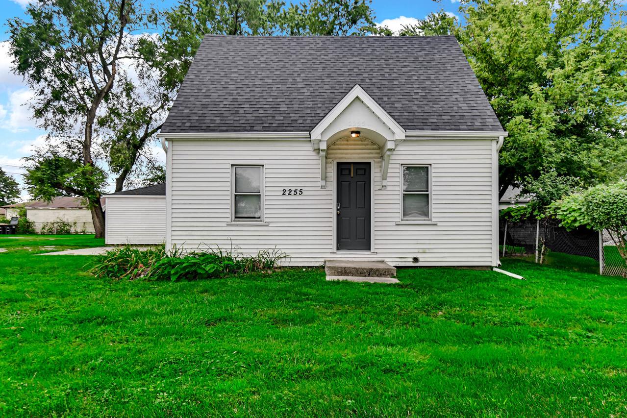 2255 176th Pl., Lansing, IL 60438