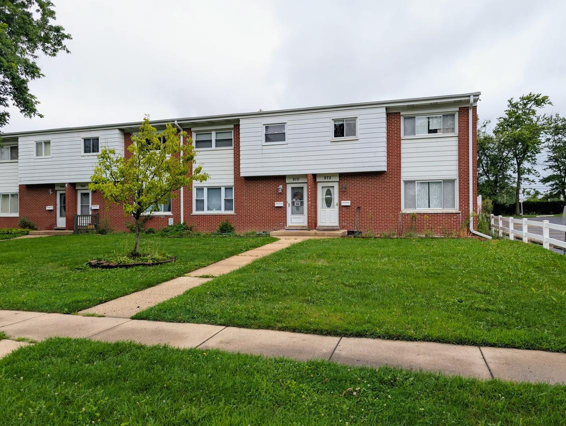 972 N Virginia Ln., Elmhurst, IL 60126
