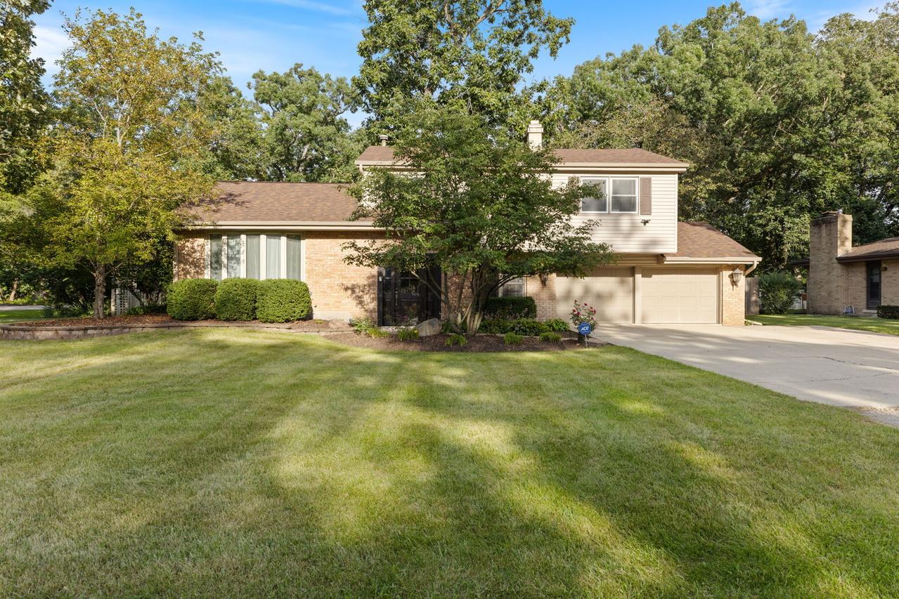22353 S Knyghtwood Dr., Joliet, IL 60404