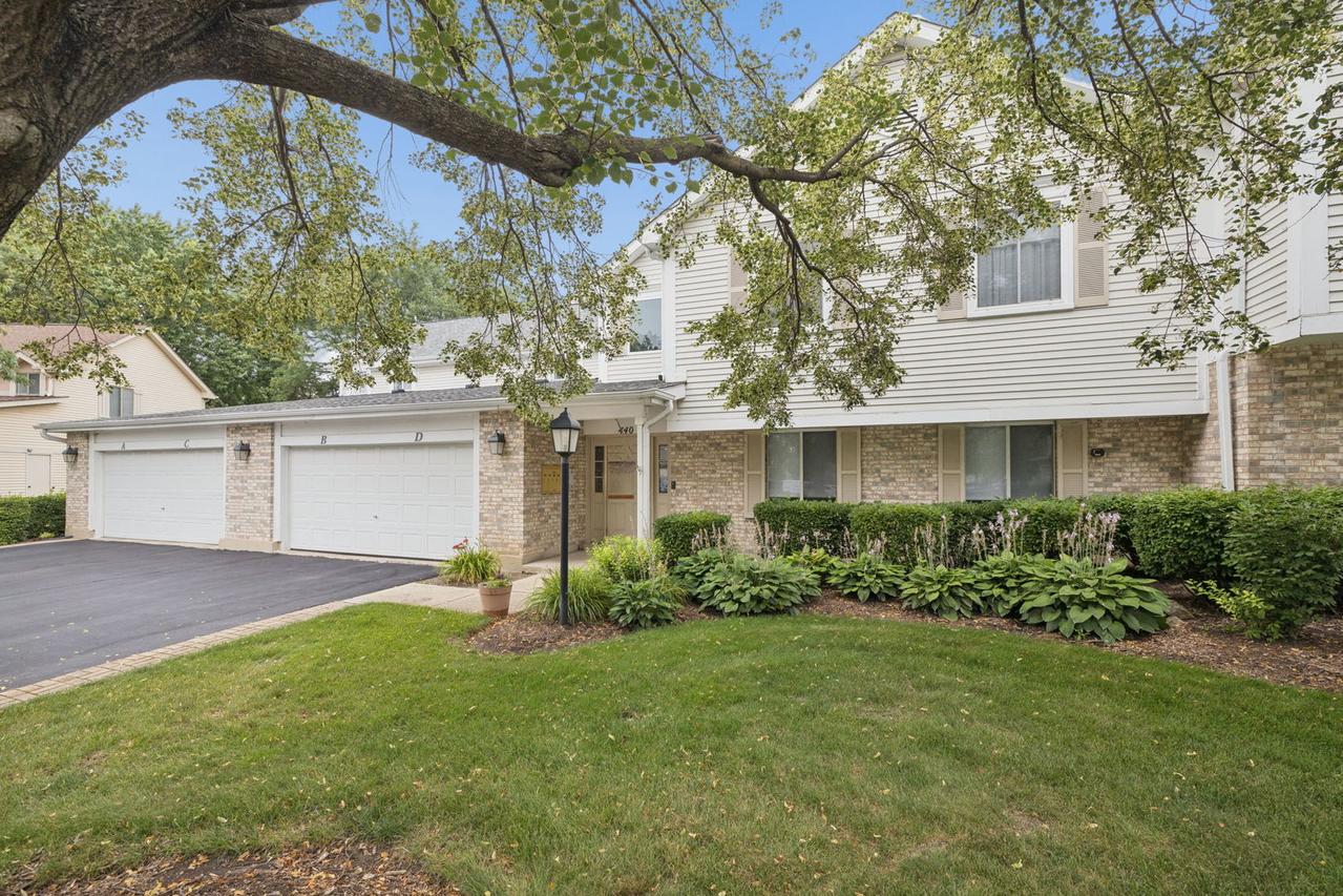 440 Somerset Ct. #D, Aurora, IL 60504