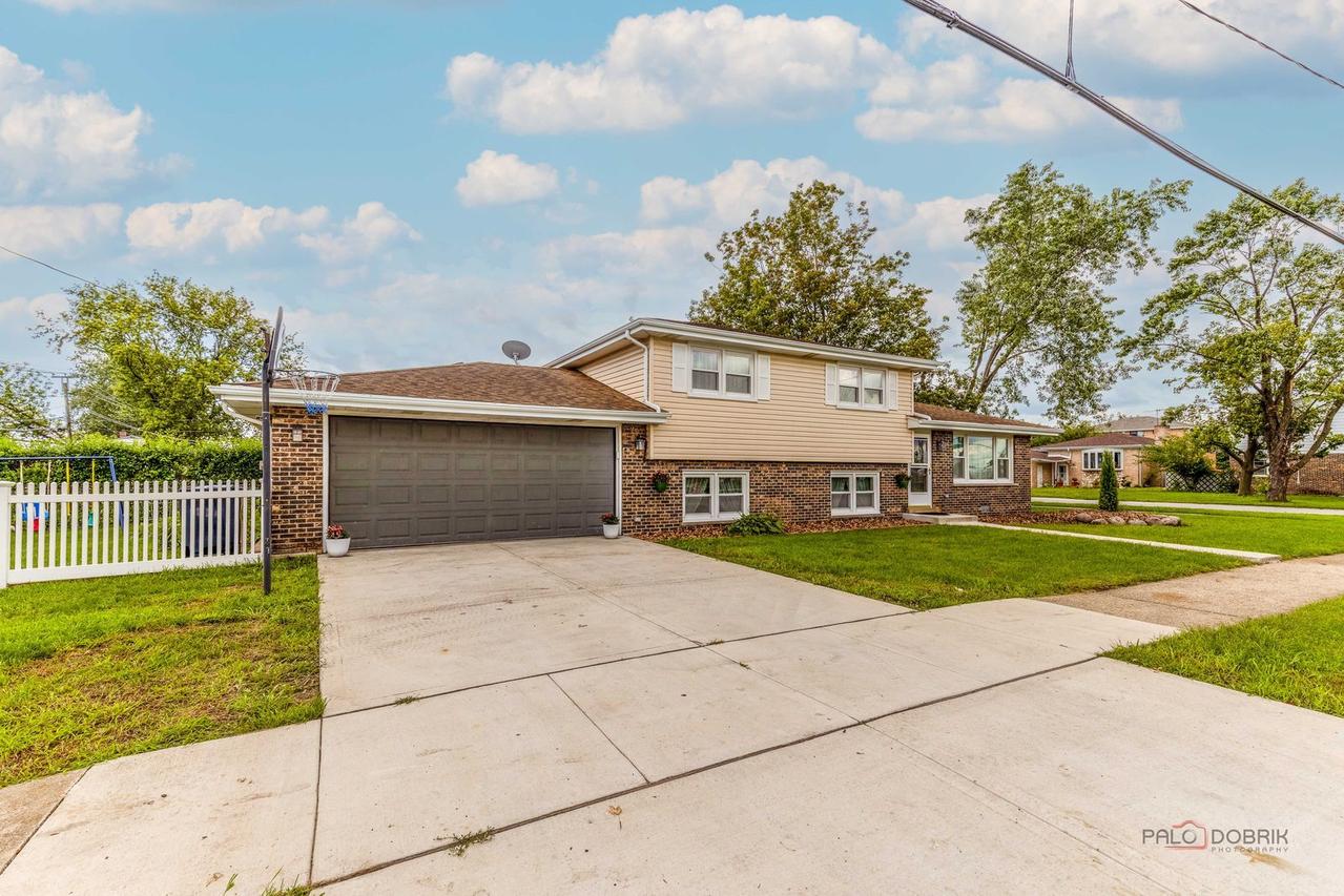 8001 S Thomas Ave., Bridgeview, IL 60455