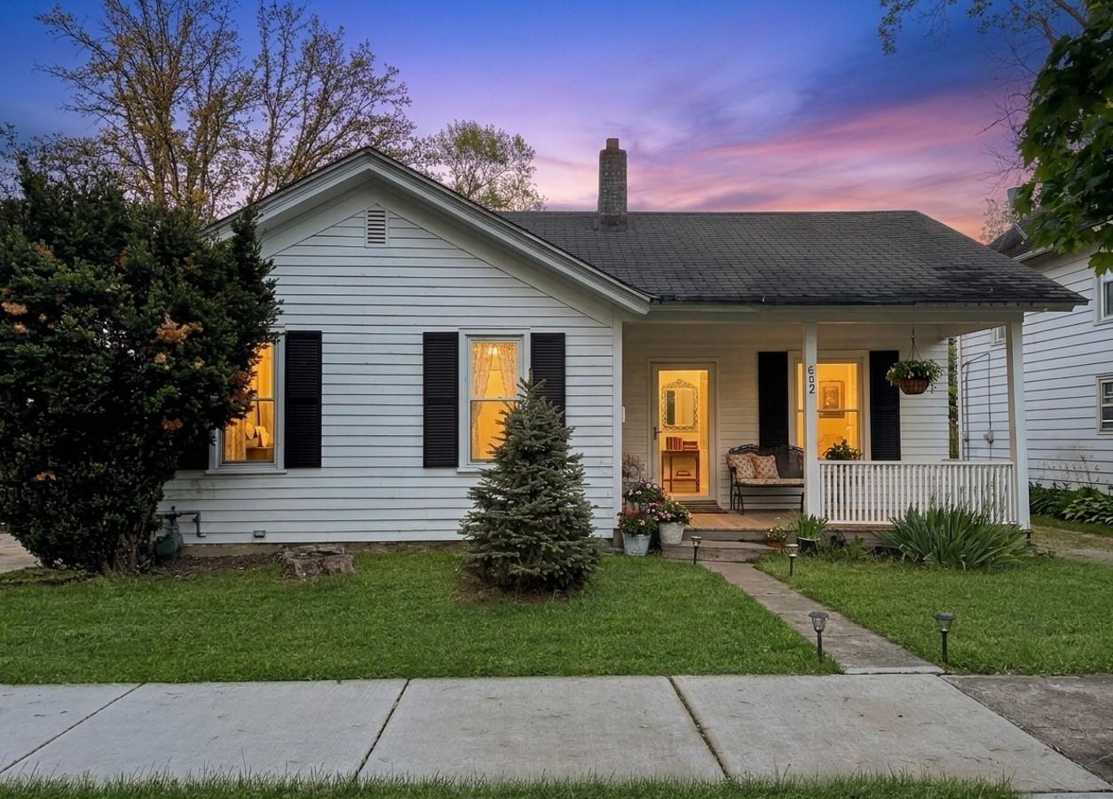 652 S Main St., Naperville, IL 60540