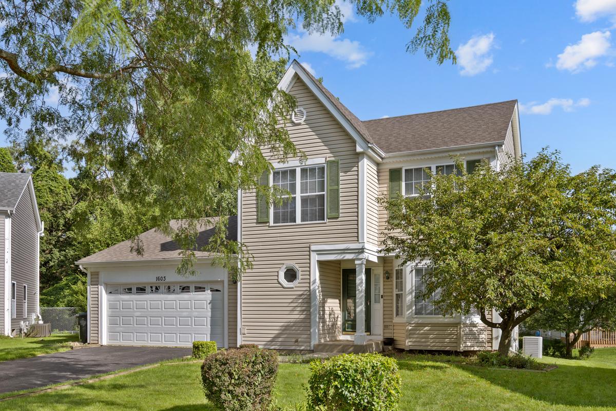 1603 Reading Cir., Carpentersville, IL 60110