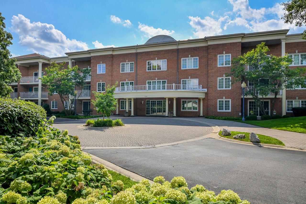 126 Day St. #203, Bloomingdale, IL 60108