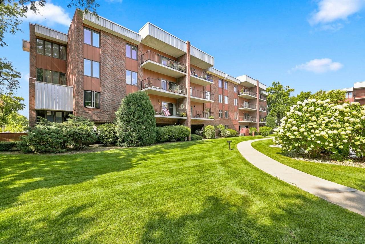 6565 Main St. #207, Downers Grove, IL 60516
