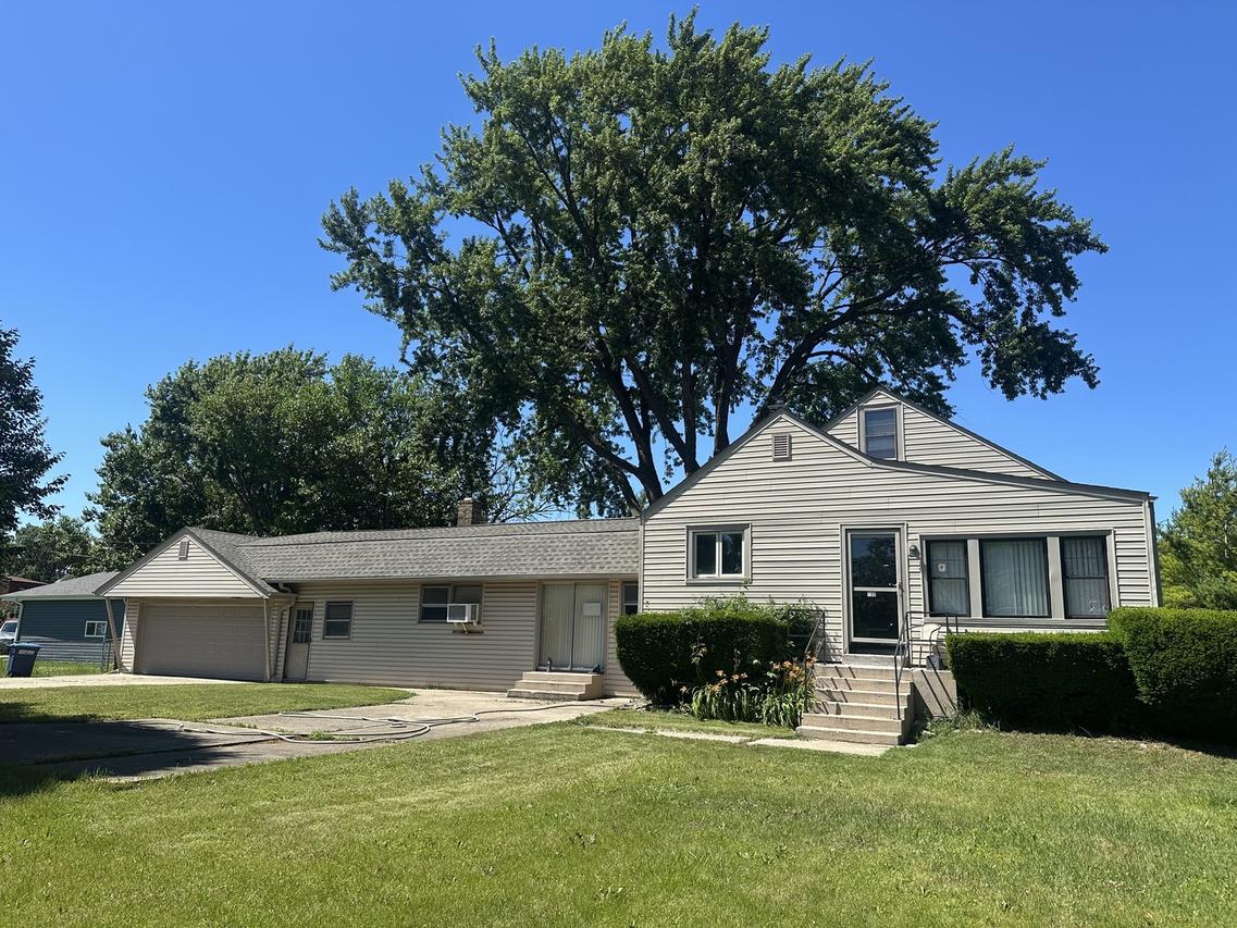 100 Country Club Dr., Northlake, IL 60164