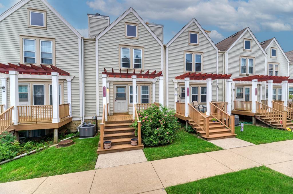 219 N Walnut St. #H, Bensenville, IL 60106