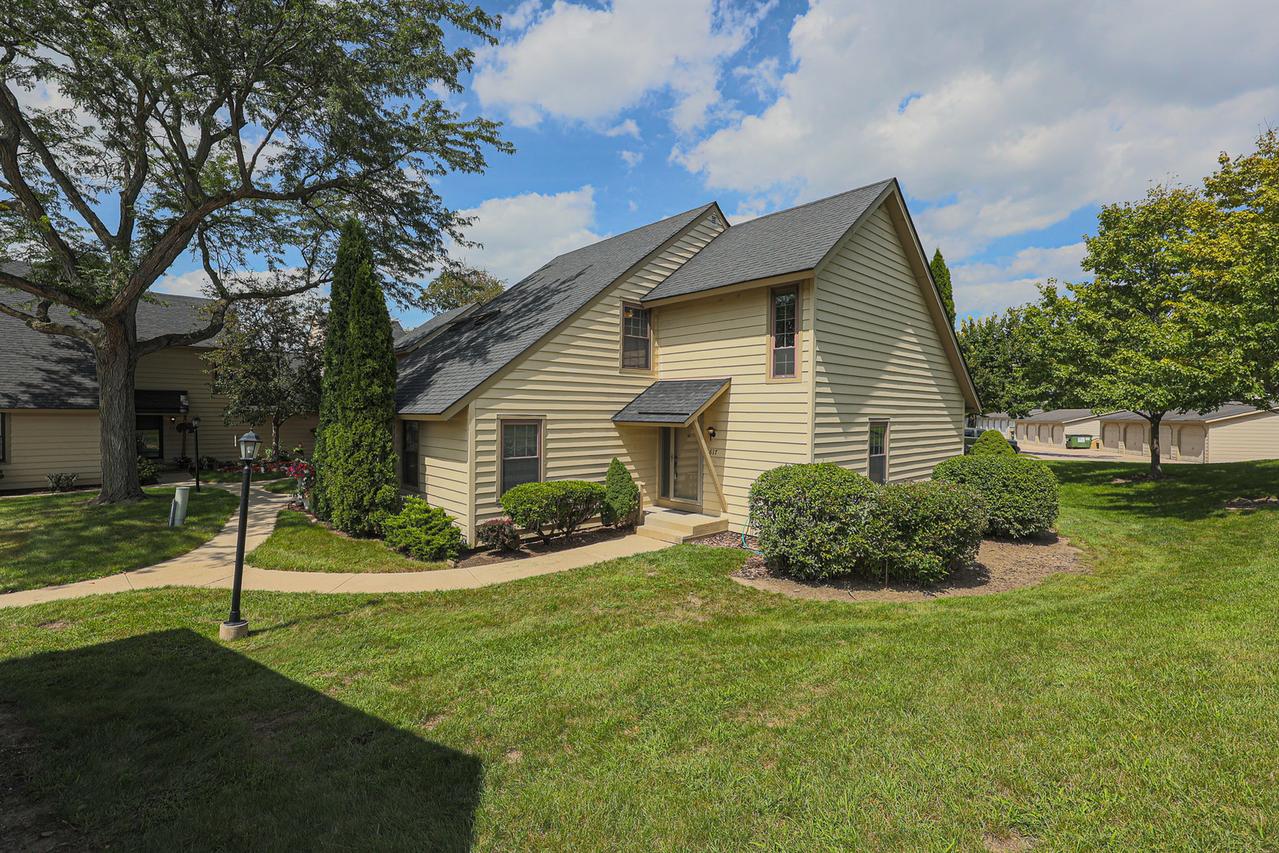 617 Whitney Ct., Gurnee, IL 60031