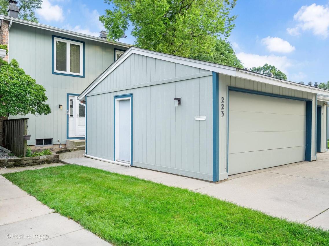 223 Willow Ln., Bloomingdale, IL 60108
