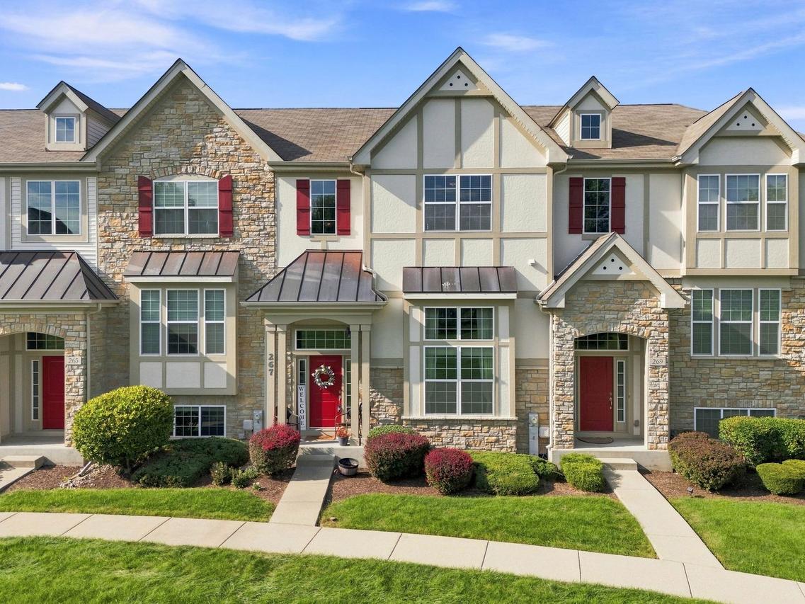 267 Garrett Cir., Carol Stream, IL 60188