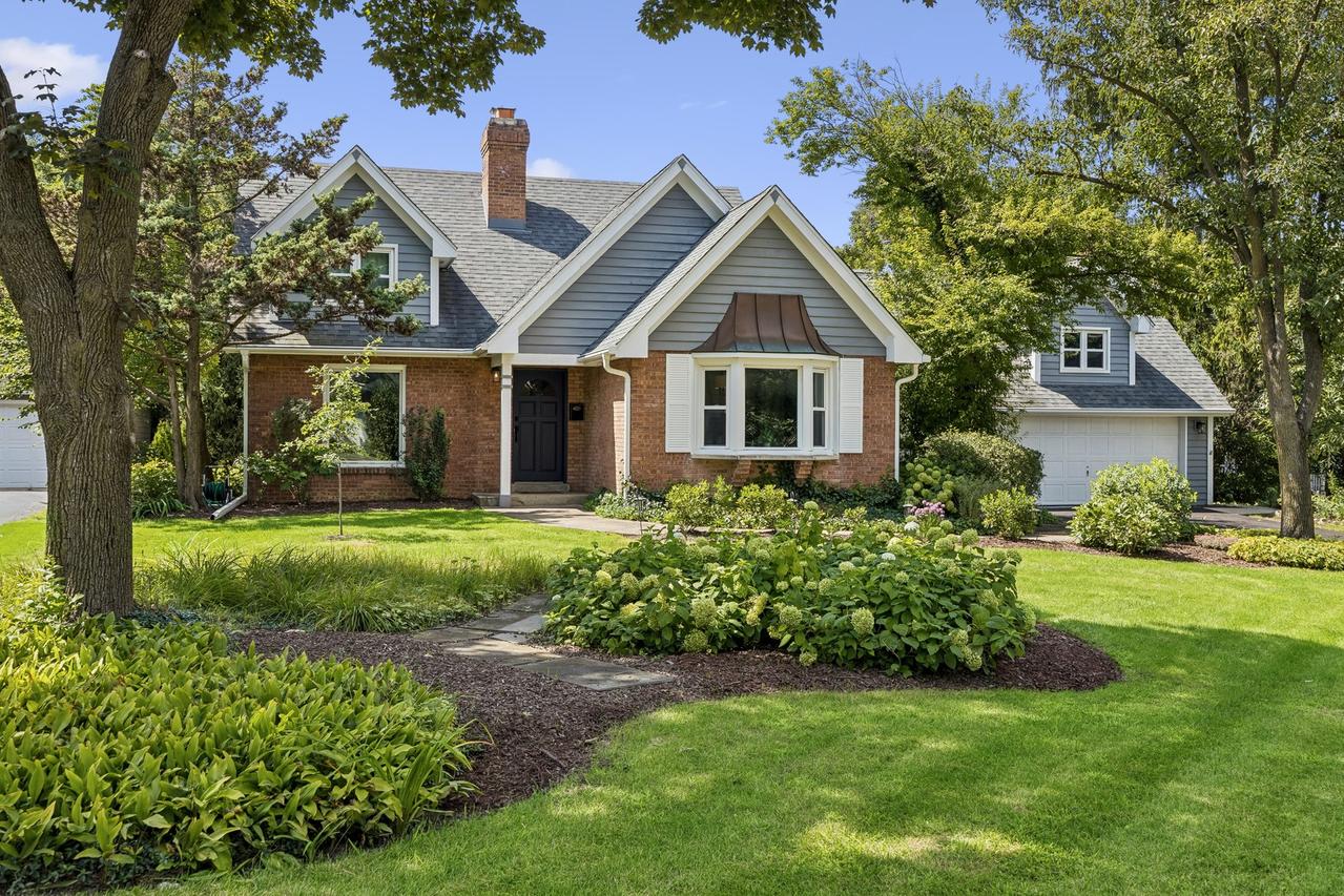 210 Eastern Ave., Clarendon Hills, IL 60514