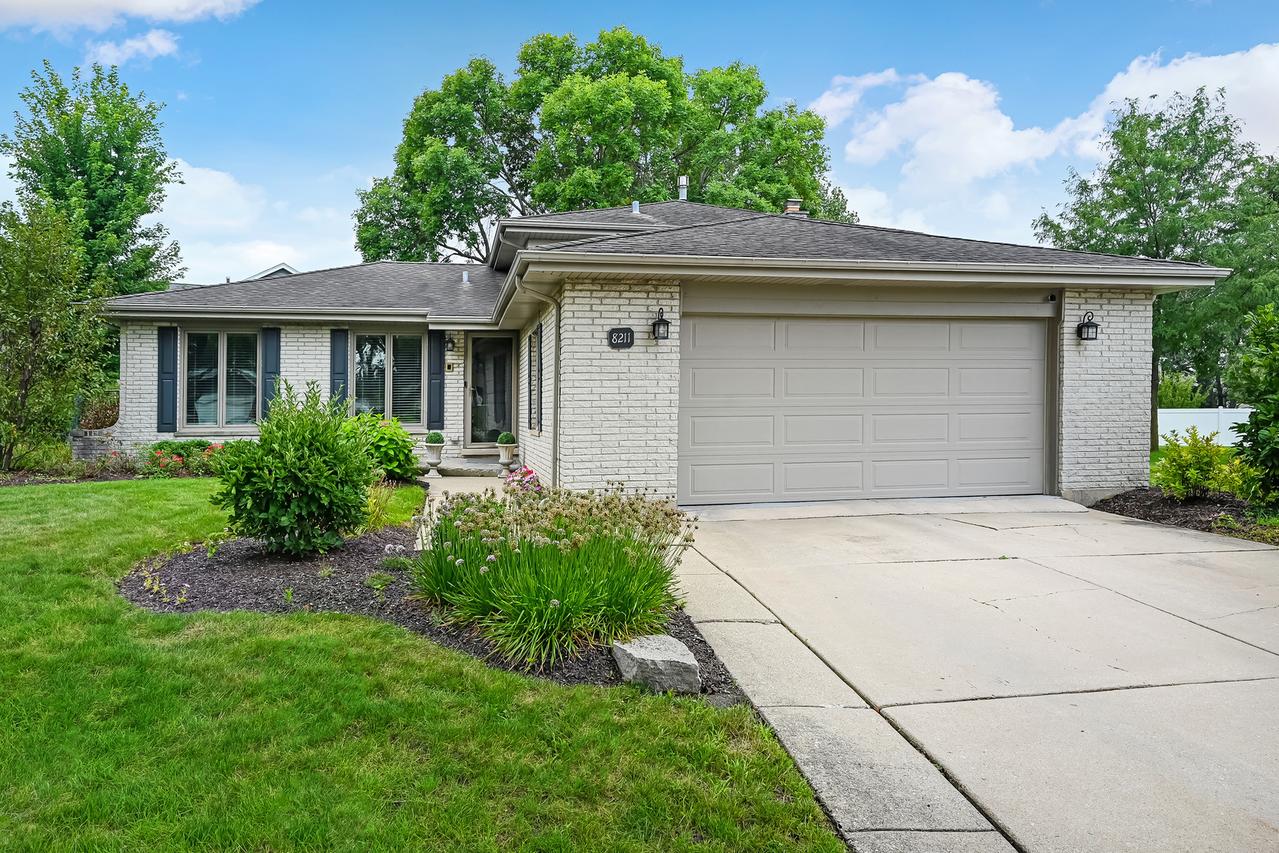 8211 Sawyer Ct., Darien, IL 60561