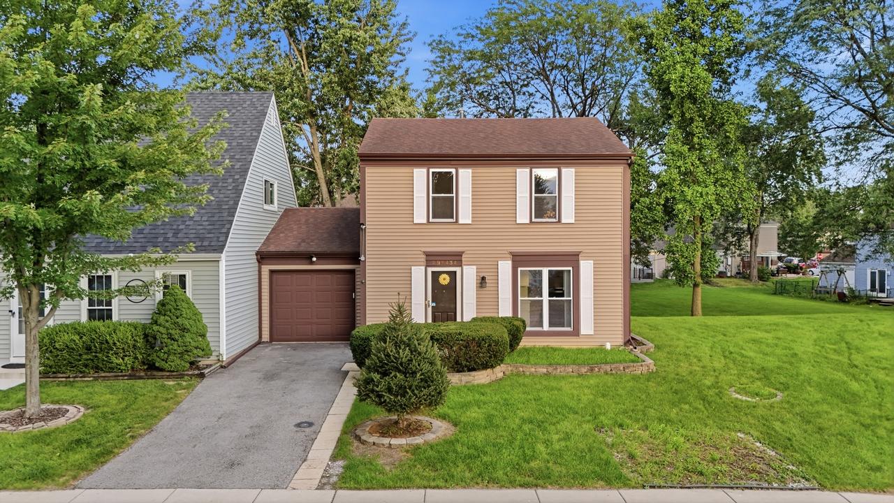 29W434 Hawthorne Ln., Warrenville, IL 60555