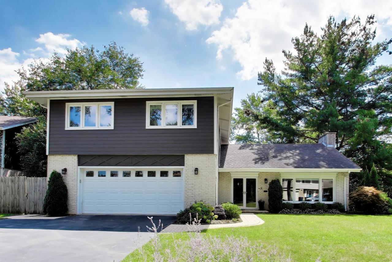 1919 Sunnyside Cir., Northbrook, IL 60062